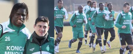 bayal a gauche avec un supporter de l'asse